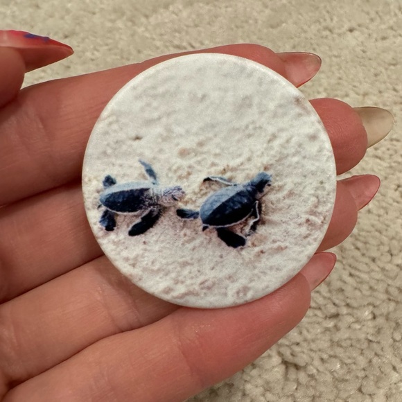 Disney Accessories - PopSocket Baby Turtles On The Beach Pop Grip Top Only